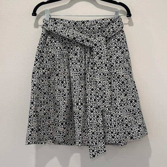 BCBG MaxAzria 100% Cotton Black White Knee Length High Waisted Skirt Patterned - Picture 1 of 11